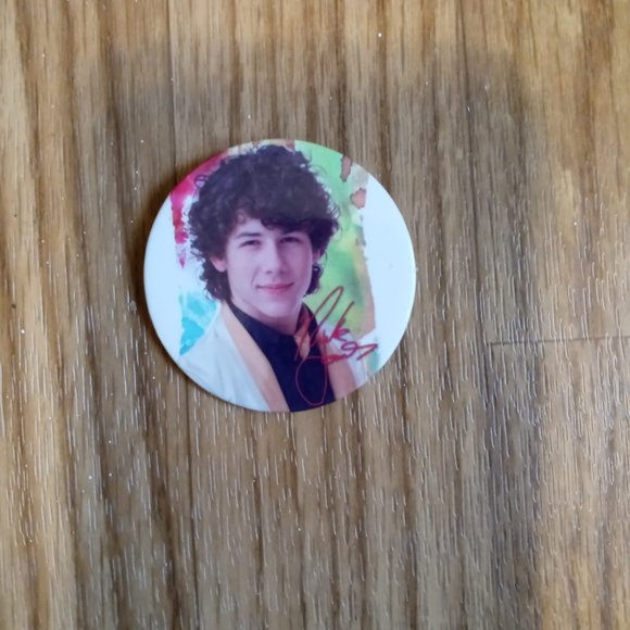 Nick Jonas button & key ring - Picture 3 of 9